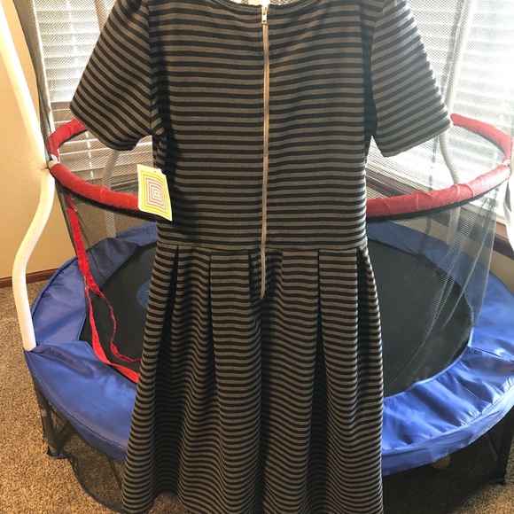 New with tags LuLaRoe Amelia Dress Size Medium - Picture 3 of 3